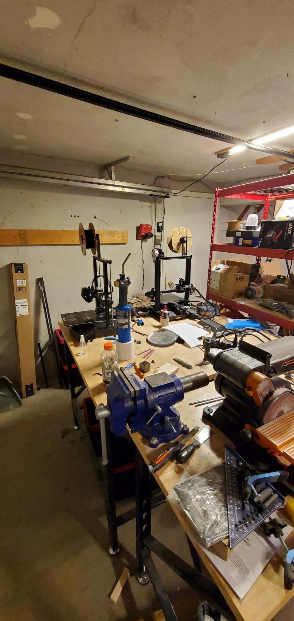 Workbench with 3D printers and tools